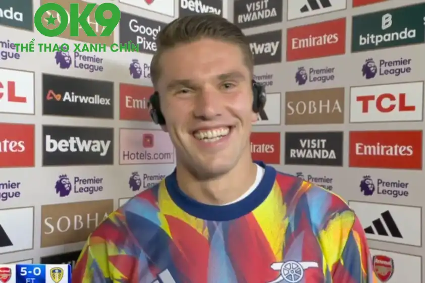 Gyokeres trả lời phỏng vấn sau trận đấu (Ảnh: The Mirror).