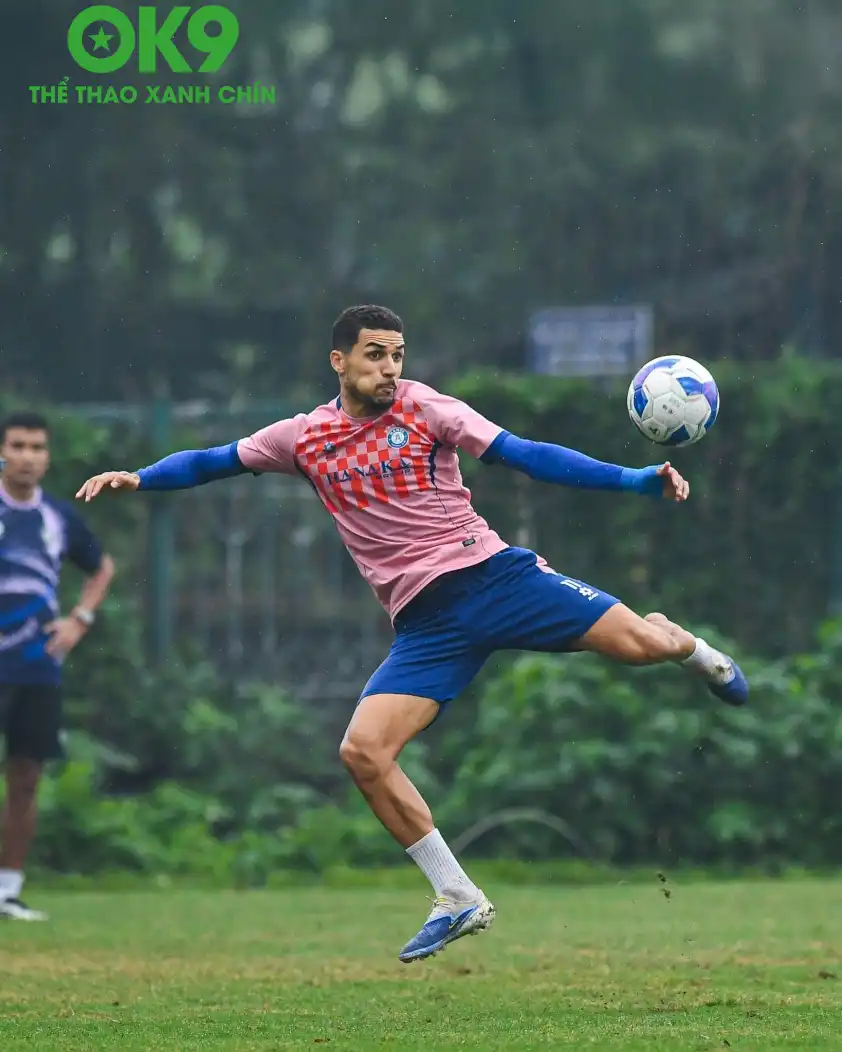 Hoàng Hên hào hứng trước ngày trở về sân Thiên Trường (Ảnh: HNFC) Hoàng Hên hào hứng trước ngày trở về sân Thiên Trường (Ảnh: HNFC)