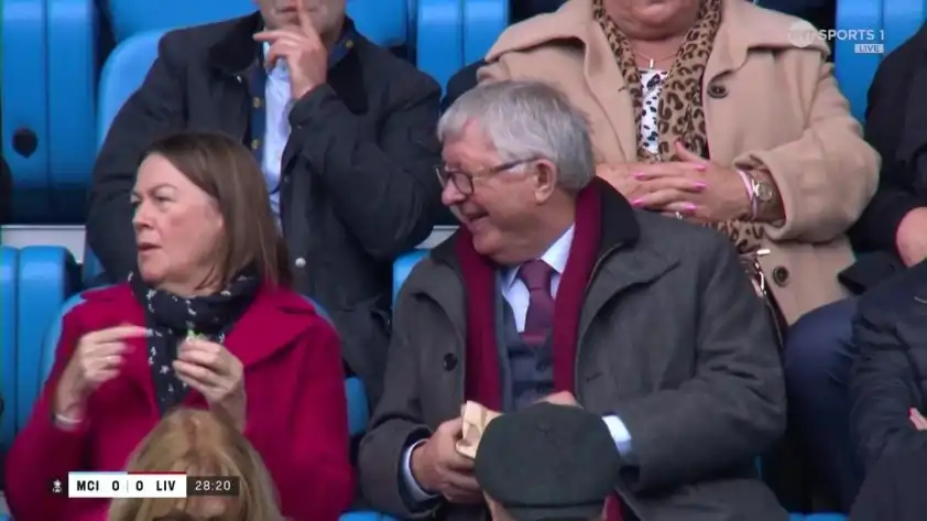 Sir Alex giải nghệ năm 2013 nhưng niềm đam mê với bóng đá của ông vẫn còn nguyên vẹn Sir Alex giải nghệ năm 2013 nhưng niềm đam mê với bóng đá của ông vẫn còn nguyên vẹn